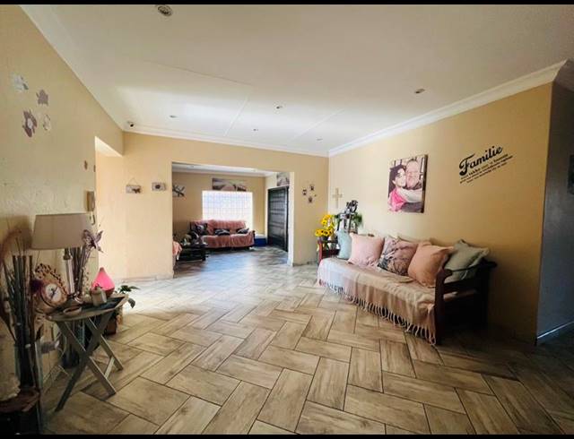 3 BEDROOM HOUSE FOR SALE IN NEW STATE AREA